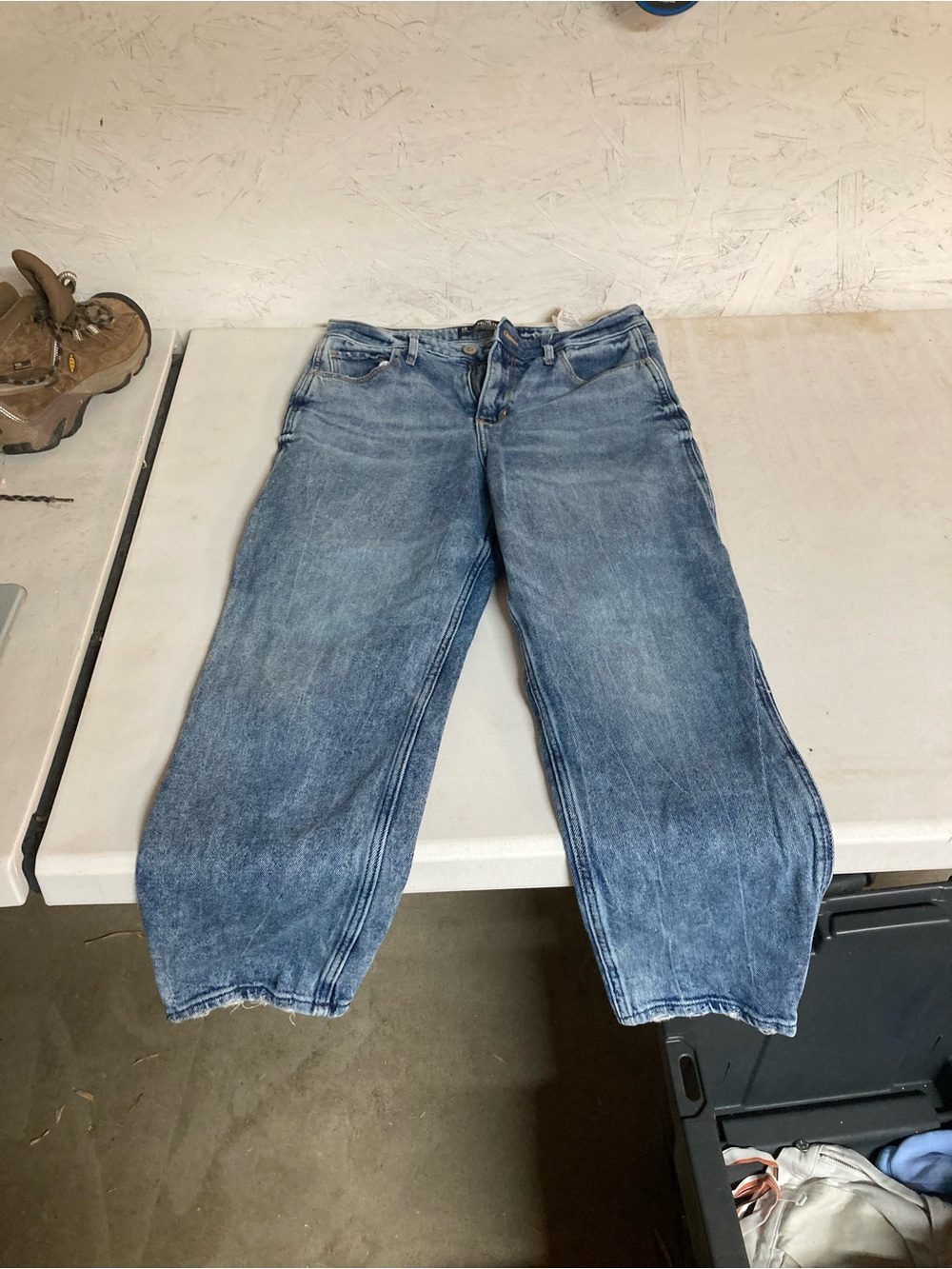 Hollister Light Wash High-Rise Mom Jeans